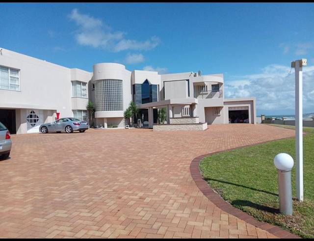 5 BEDROOM HOUSE FOR SALE IN OSLO BEACH